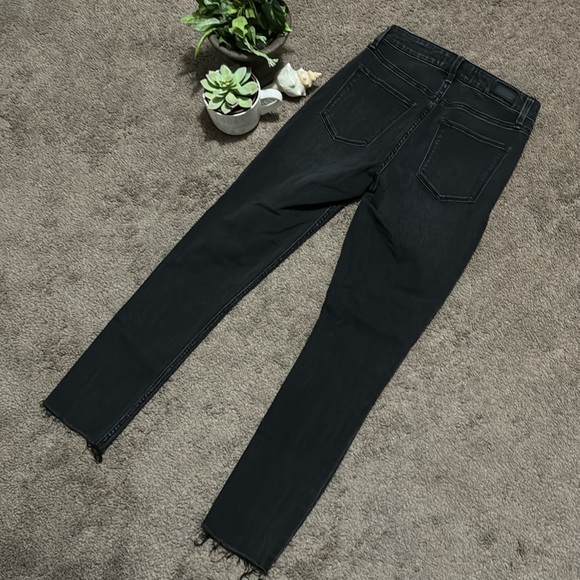 A&F Ankle Jean High Rise Sz 26/2R-Black-Holes @ Knees-Raw Edge Hem-70% Cotton - Picture 3 of 13